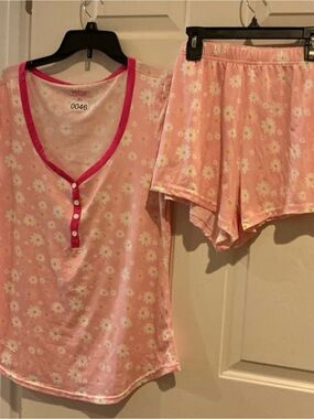 Jordan Pink Daisy Short Pajama Set with Hot Pink Trim